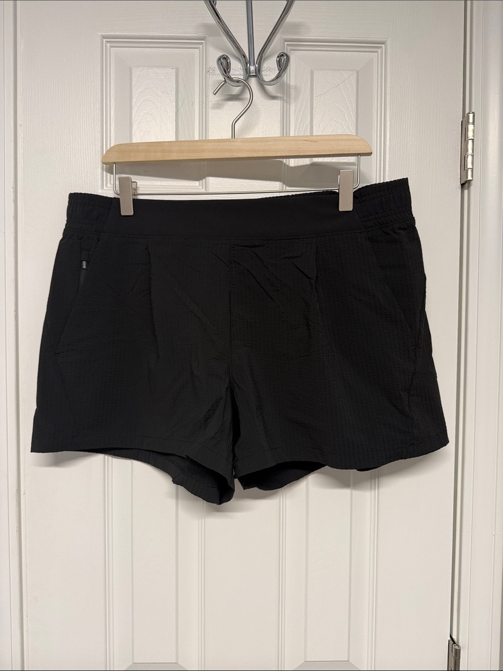 Athleta Black Textured Brooklyn Women's Shorts